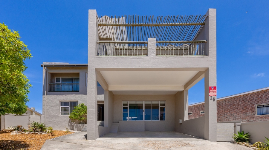 5 Bedroom Property for Sale in Struisbaai Western Cape
